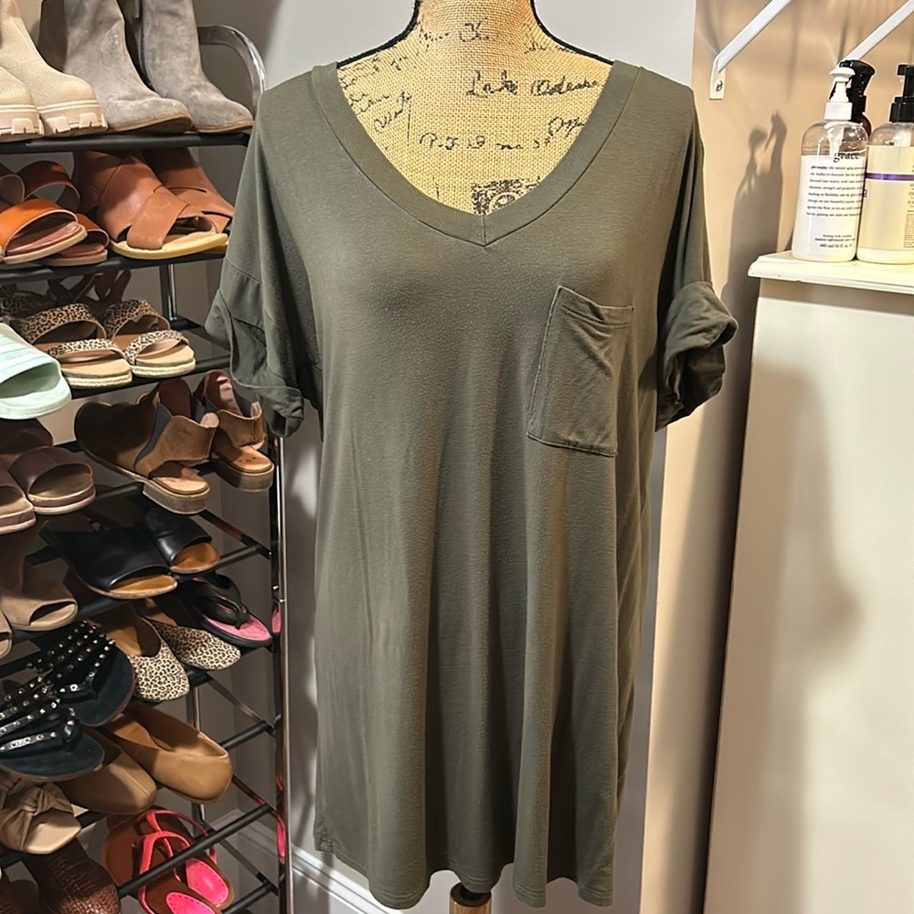 Flamingo, urban olive tunic, t-shirt, size large